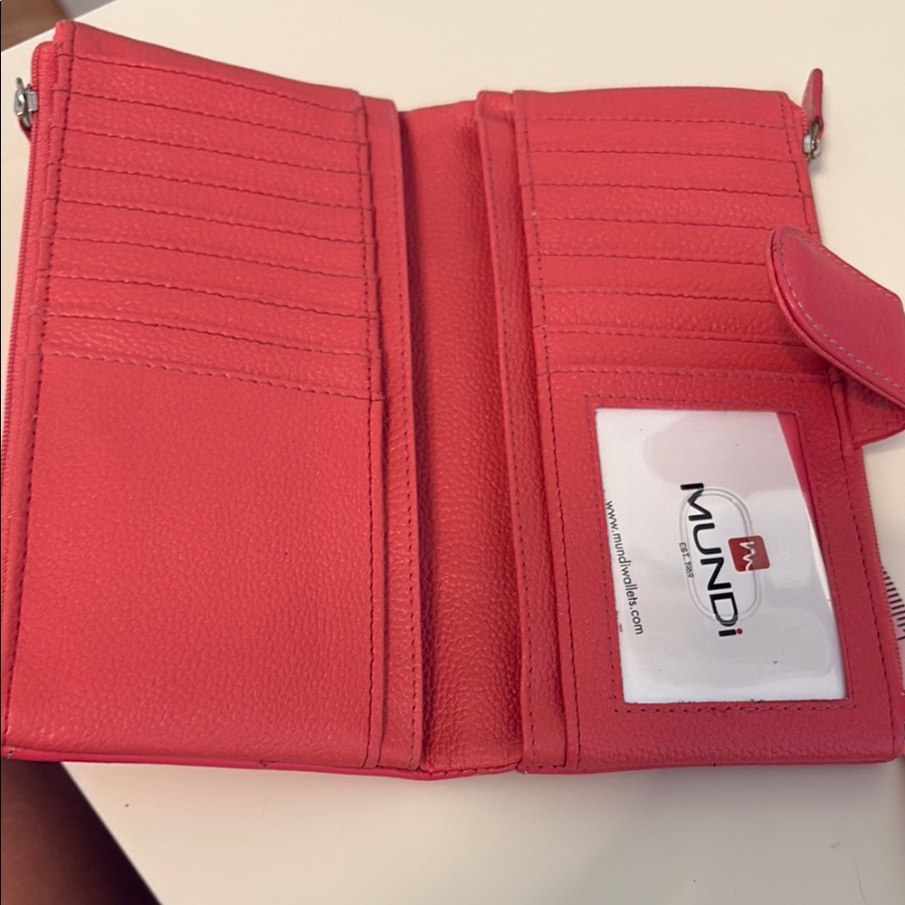 Muni NWT Pink Leather Women's Wallet - Picture 2 of 5